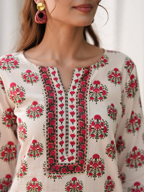Women Ethnic Motifs Printed Round Neck Thread Work Kurta
